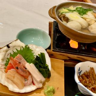 モヨロ鍋と刺身の盛り合わせ(レストラン・オーロラ)