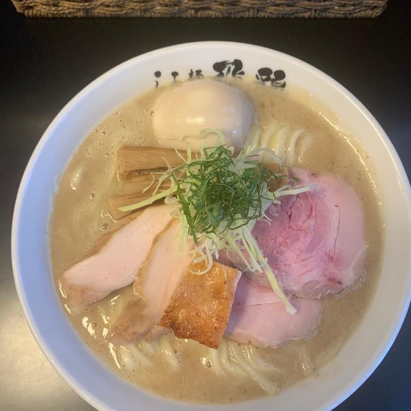 濃厚鶏白湯そば(らぁ麺 飛鶏)