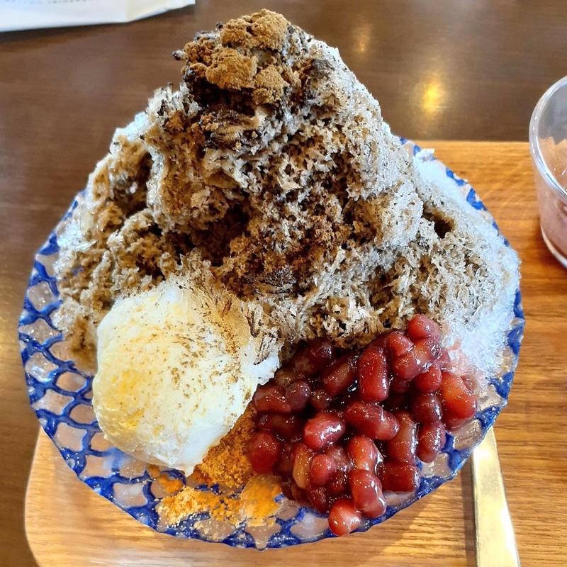 ほうじ茶味のかき氷(倉式珈琲店 荻窪タウンセブン店)