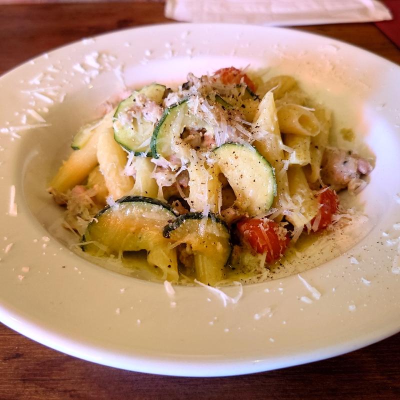 サルシッチャとズッキーニのペンネ(Piccolo Bar Tigre （ティグレ）)