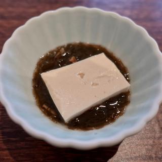 島豆腐と自家製もずくの佃煮(さとうきび )