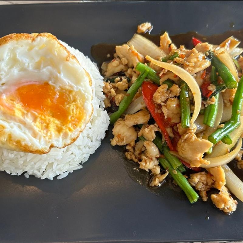 ガパオライス(Eat-Aroi Cafe)