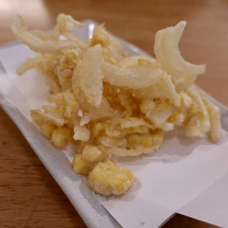 とうもろこしと新玉ねぎのかき揚げ(居酒屋サヌファ（Ｓａｎｕｆａ）)
