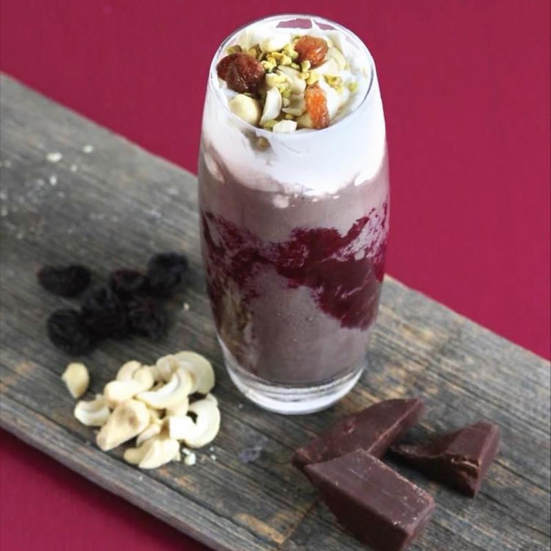 ビターチョコとカシスのシェイク(MARFA CAFÉ)