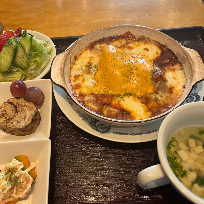 ロールキャベツグラタン、パンかライス、ドリンク付き(青い地球)