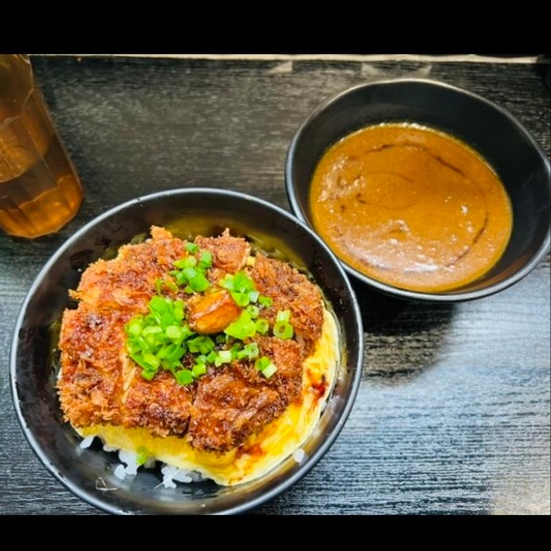 たまごカツ丼　カレールー(豚大学 とんかつ学部)