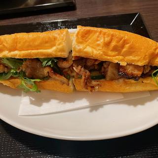 豚焼肉のバインミー(Tuấn phong quán ベトナム料理専門店)