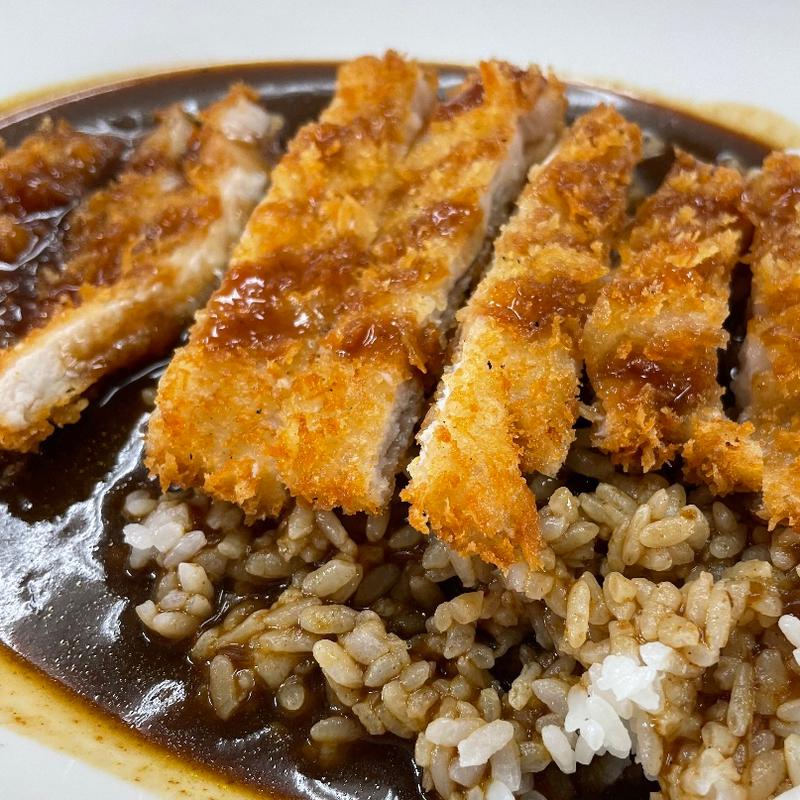 わらじカツカレー(名前も電話も無いつくり つづけて50年のカレー店)