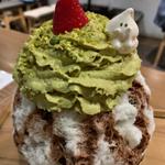 イチゴとショコラのピスタチオ氷(氷おばけ)