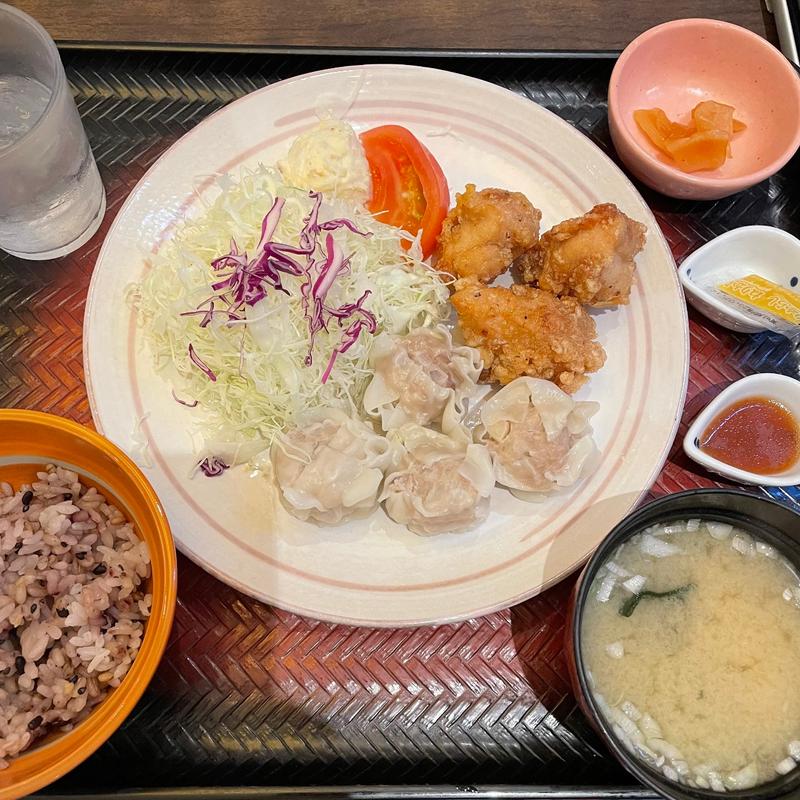特製シューマイと鶏唐揚げ(大戸屋 広島本通店 （おおとや）)