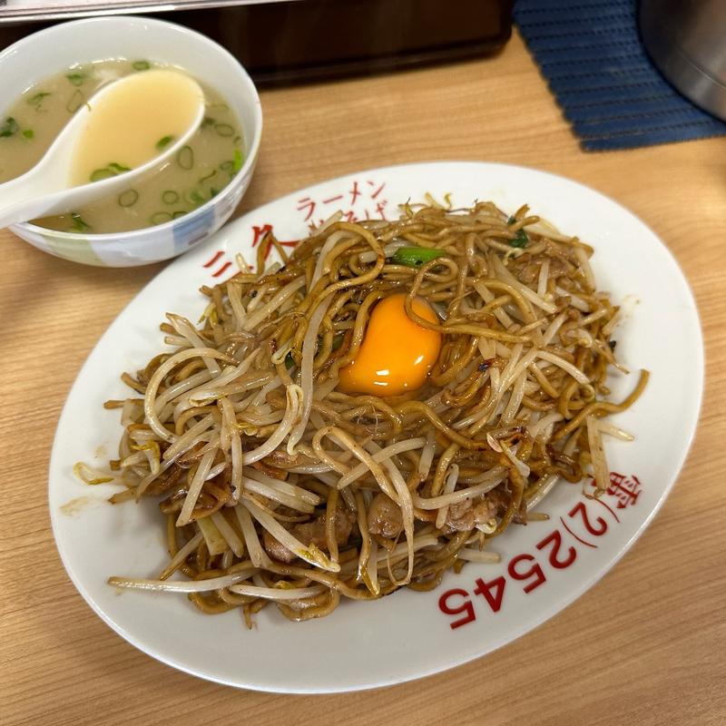 生卵入り焼そば(三久ラーメン)