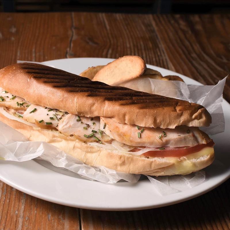 ローストチキンとゴーダチーズのパニーニ(ブルックリンパーラー新宿)