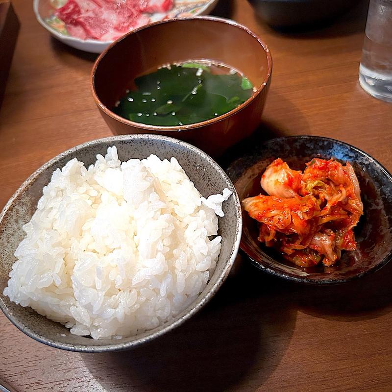 ご飯、スープ、小鉢(炭火焼肉福わらひ)