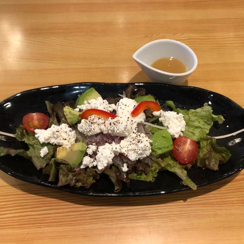 アボカドとチーズのサラダ(とんでん 花畑店)
