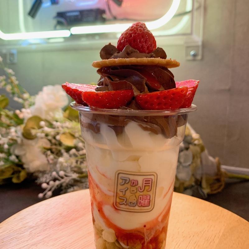 チョコいちご(夜アイス専門店 月曜からアイス 新潟店)