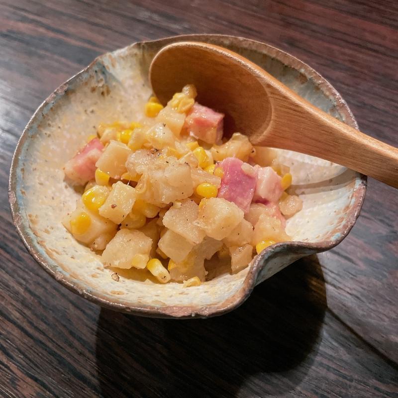 新じゃが、コーン、ベーコンのバター醤油炒め(ニコノスタンド)