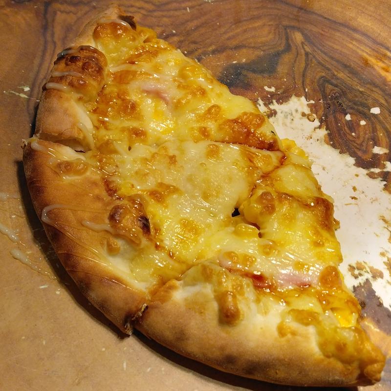 ハムとコーンのピザ(Terrace and Table （テラス アンド テーブル）)