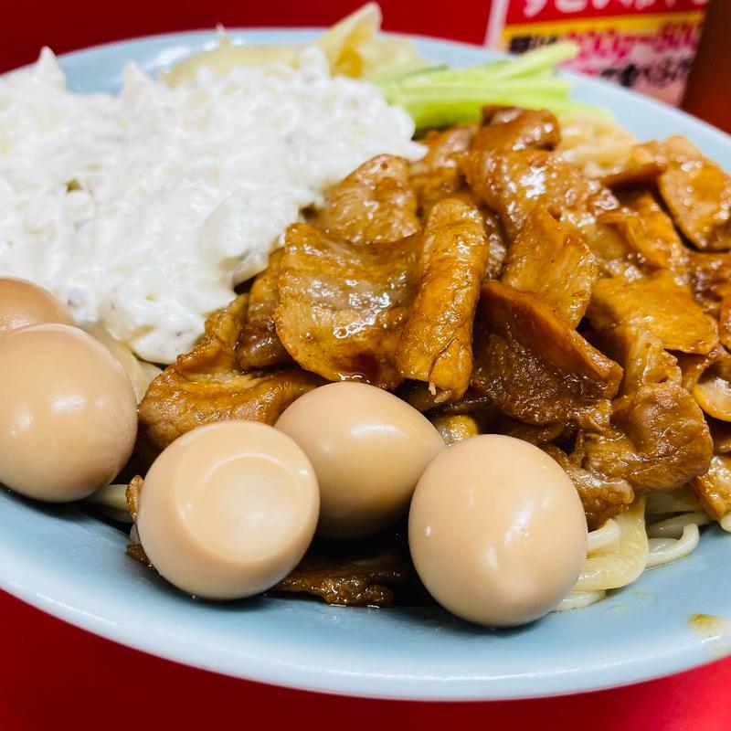 すごい冷やし中華300g＋うずらの卵＋紅生姜＋玉ねぎ(立川マシマシ 古河125号店)