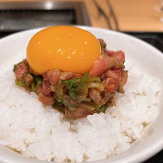 黒毛和牛炙りユッケ丼(the meat standard)