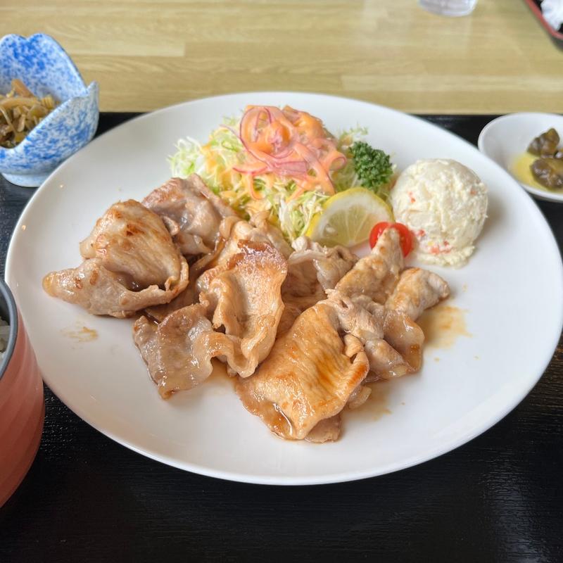 阿寒ポークの生姜焼き定食(赤いベレー )