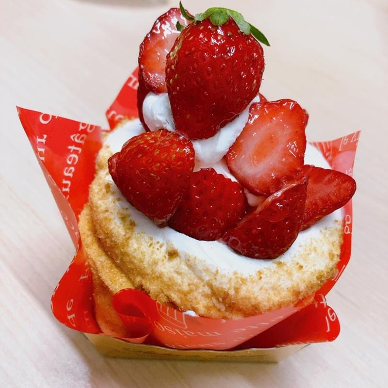 いちごロール(お菓子茂 （OKASHIMO）)