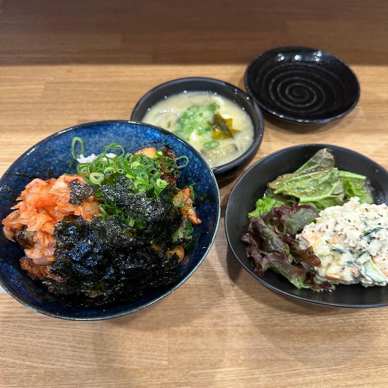 韓国風とり丼セット(にわとりのすけ六甲道店)