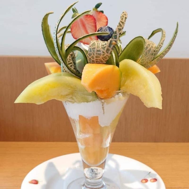 メロンパフェ(果実園リーベル エキュート立川店)