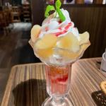 桃のパフェ