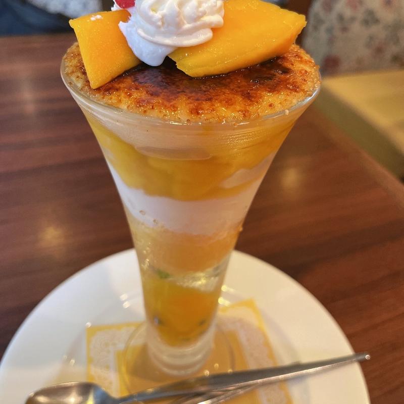 マンゴーブリュレパフェ(ロイヤルホスト神楽坂店)
