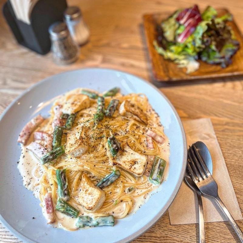 焼きカマンベールcheese＋ベーコン＋アスパラのカルボナーラ(5 waters cafe)