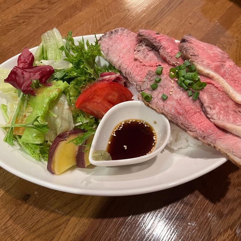 和牛イチボのローストビーフ丼(メリオールエテルノ)