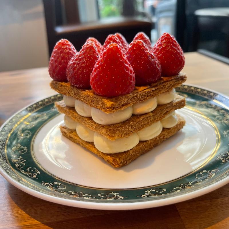 苺のミルフィーユ(Re:s cafebar&sweets リスカフェ)