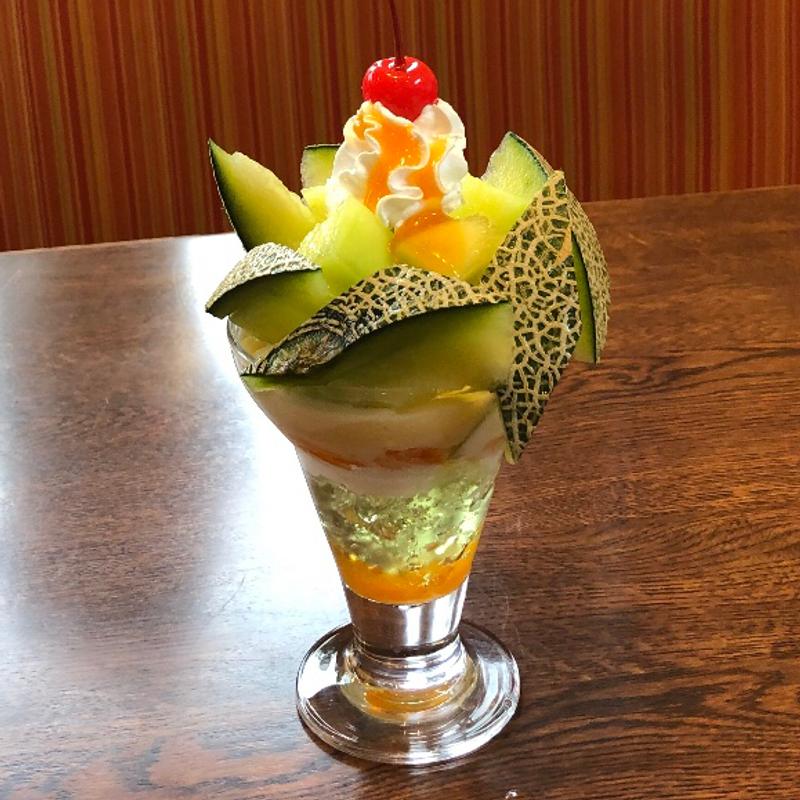 フレッシュ 国産メロンたっぷりパフェ(トマト＆オニオン 我孫子店)