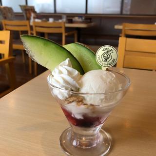 メロンと北海道クリームチーズアイスのミニパフェ(ジョイフル八潮店)