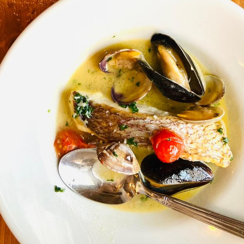 真鯛のアクアパッツァ(トラットリアクワトロラガッツィ)