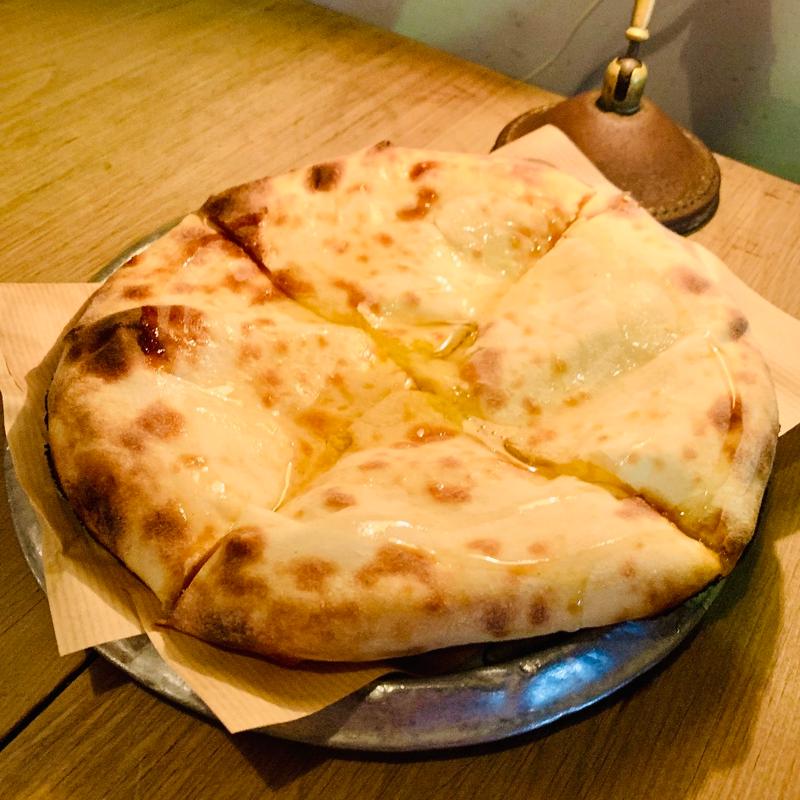 はちみつチーズナン(Sajilo Cafe （サジロ カフェ）)