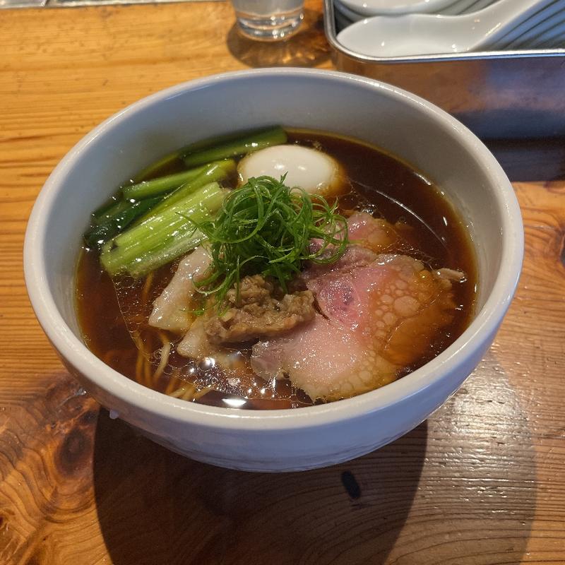 特製 肉出汁と各種素材の重ね中華そば(麺処 図鑑)