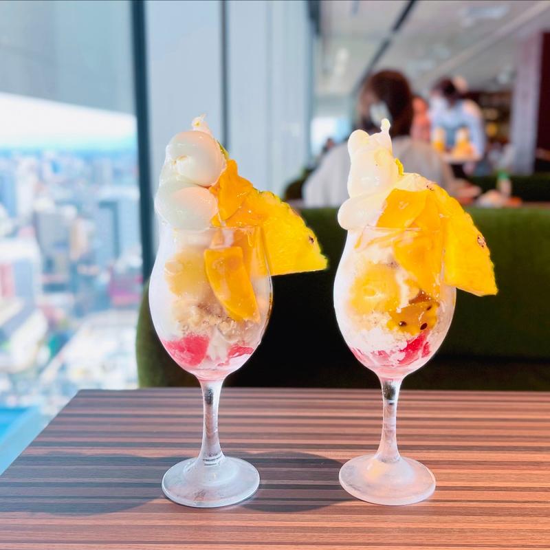 フレッシュマンゴーとフルーツのパフェ(BABYFACE SKYTERRACE あべのハルカス)