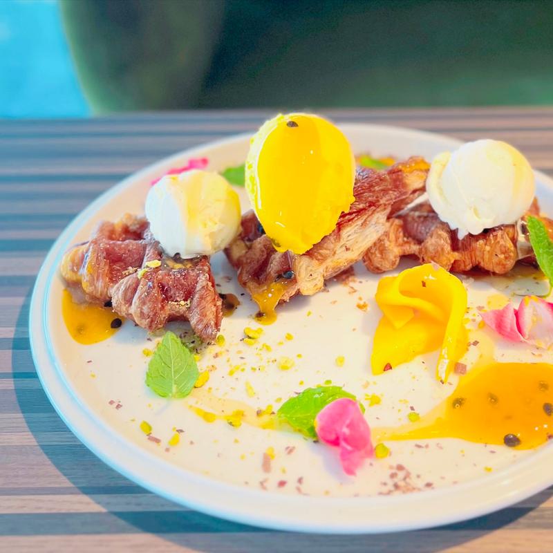 フレッシュマンゴー　ピスタチオ　カカオのクロッフル(BABYFACE SKYTERRACE あべのハルカス)