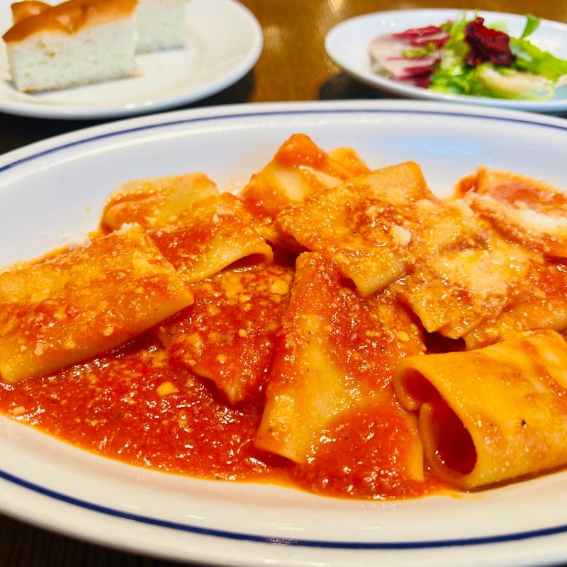 トマトソースとバジルのパッケリ(PESCHERIA ペスケリア)