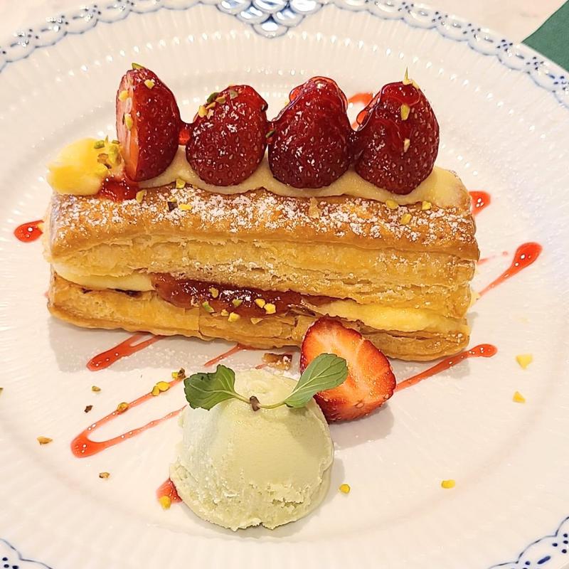 イチゴのミルフィーユ(カフェ モーツアルト 自由が丘店 （Cafe Mozart）)