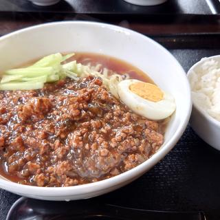 ジャージャー麺(麺飯家龍門 （リュウモン）)