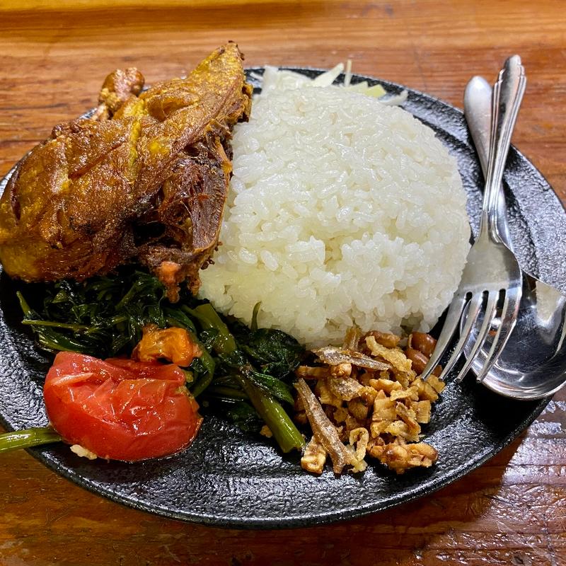 ナシべベック(Indonesian cafe インドネシアン カフェ)