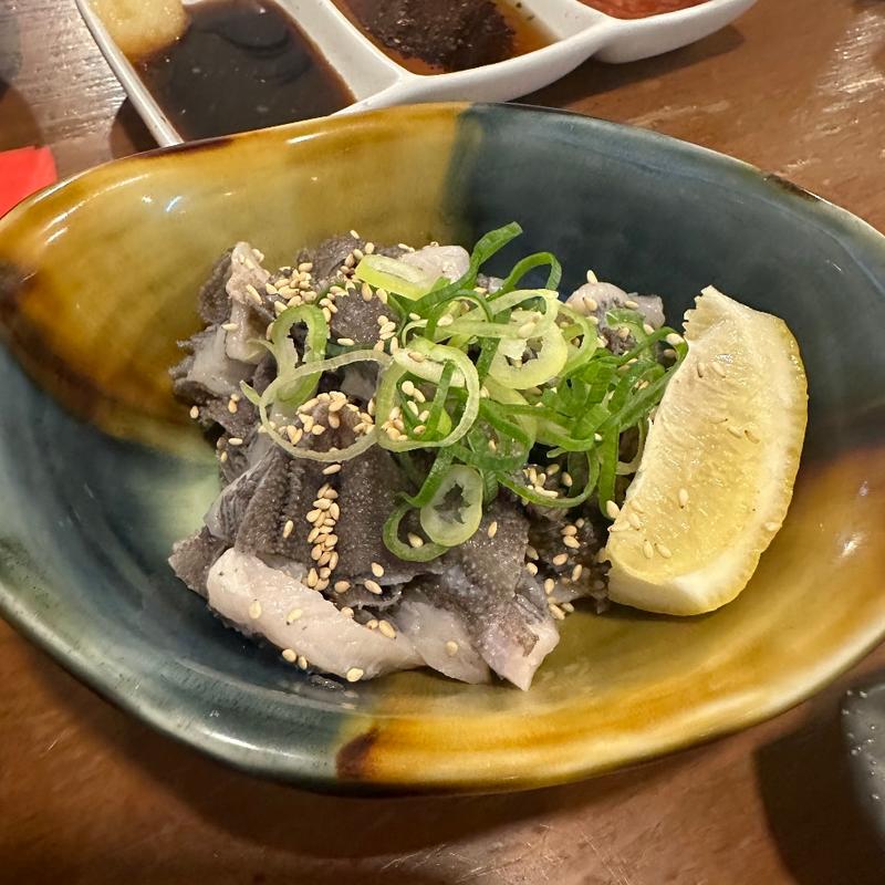 和牛のセンマイ刺し(牛すじホルモン 二刀流武蔵｜居酒屋)