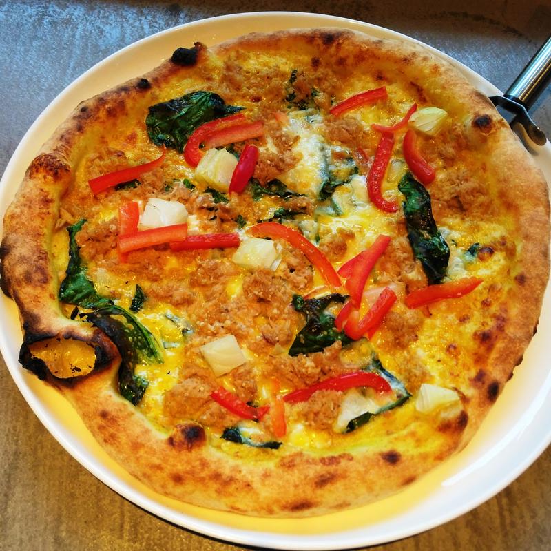 ツナとほうれん草のカレークリームピザ(Pizzeria LAVAROCK 仙台)