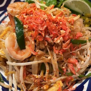パッタイ (タイ焼きそば)
