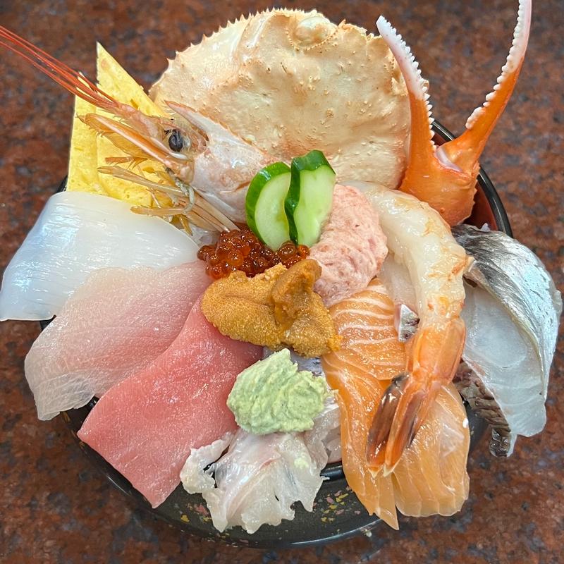 贅沢丼(近江町市場寿し （おうみちょういちばずし）)