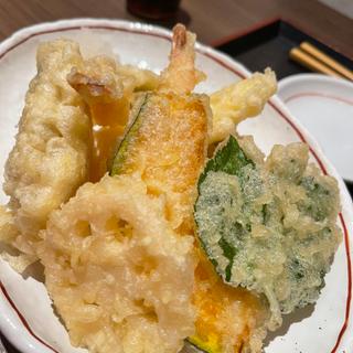 天ぷら盛り合わせ(漁師寿司食堂 どと〜ん と 日本海)