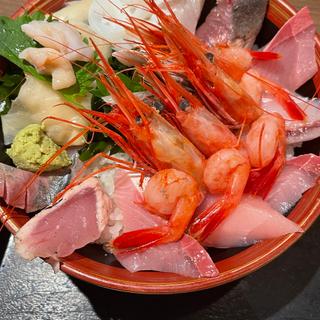 能登のおさかな丼(漁師寿司食堂 どと〜ん と 日本海)