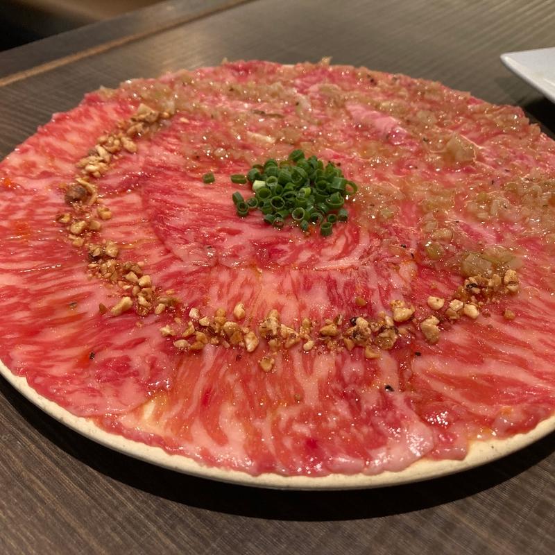 日本一のサーロイン・ユッケ ハーフ&ハーフ(原宿焼肉 KINTAN)